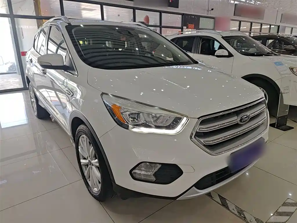 Kuga EcoBoost 180 2 WD Grand Wing