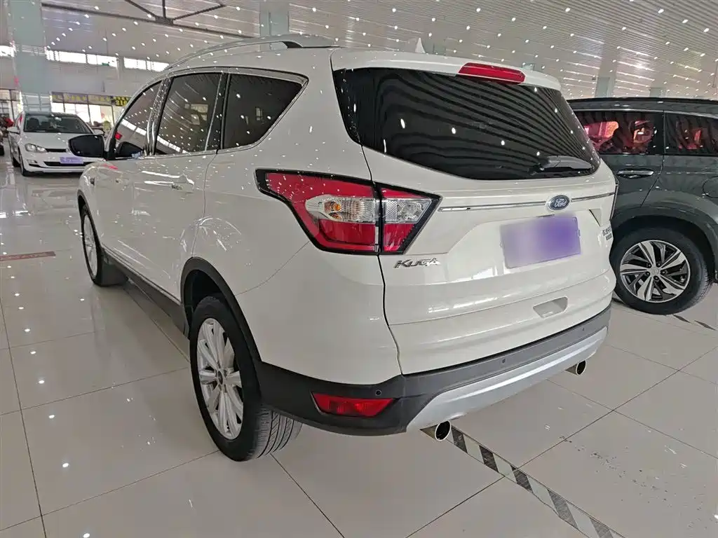 Kuga EcoBoost 180 2 WD Grand Wing