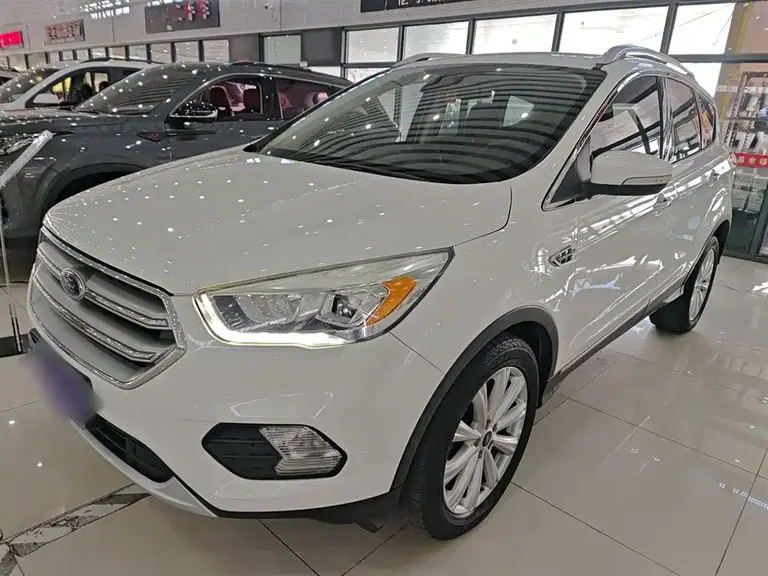 Ford Kuga EcoBoost 180 2 WD Grand Wing