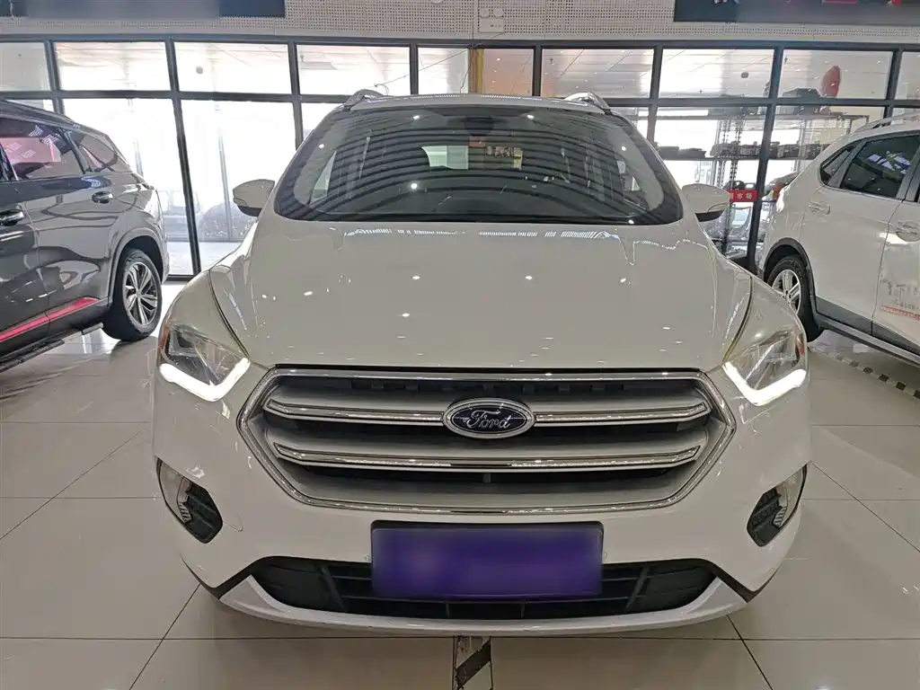 Kuga EcoBoost 180 2 WD Grand Wing