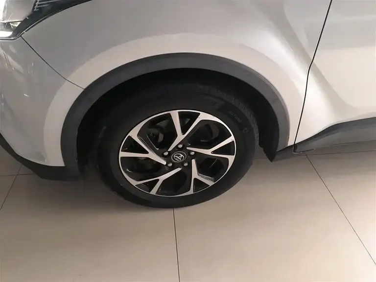 Toyota C-HR 丰田C-HR 2018款 2.0 L 旗舰天窗版 国V