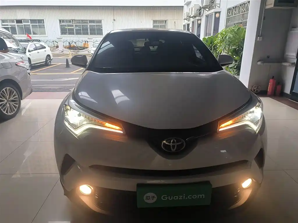 Toyota C-HR 丰田C-HR 2018款 2.0 L 旗舰天窗版 国V