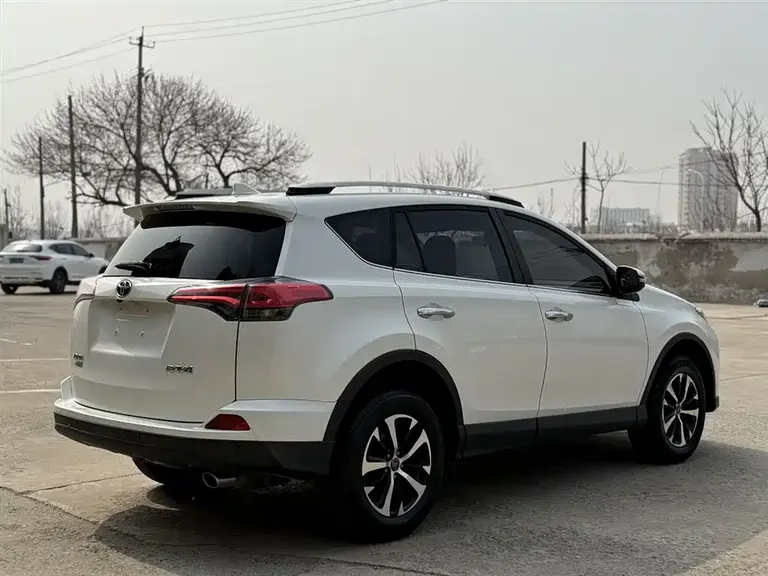 Toyota RAV4 2.0 L CVT 2 WD Pioneer CN-V
