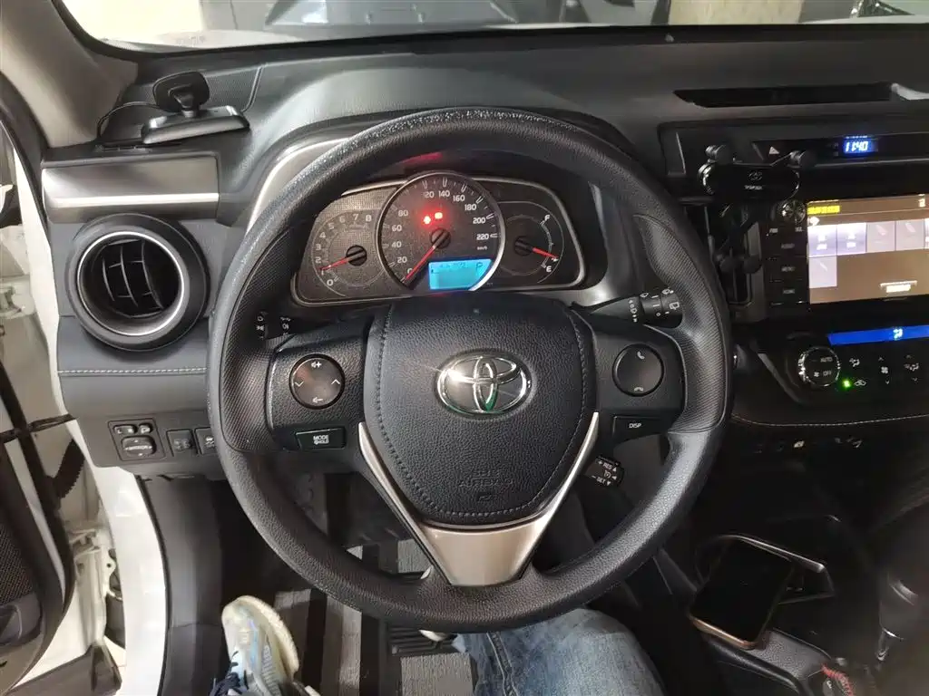 RAV4 2.0 L CVT 2 WD Pioneer CN-V
