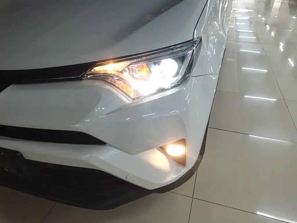 RAV4 2.0 L CVT 2 WD Pioneer CN-V