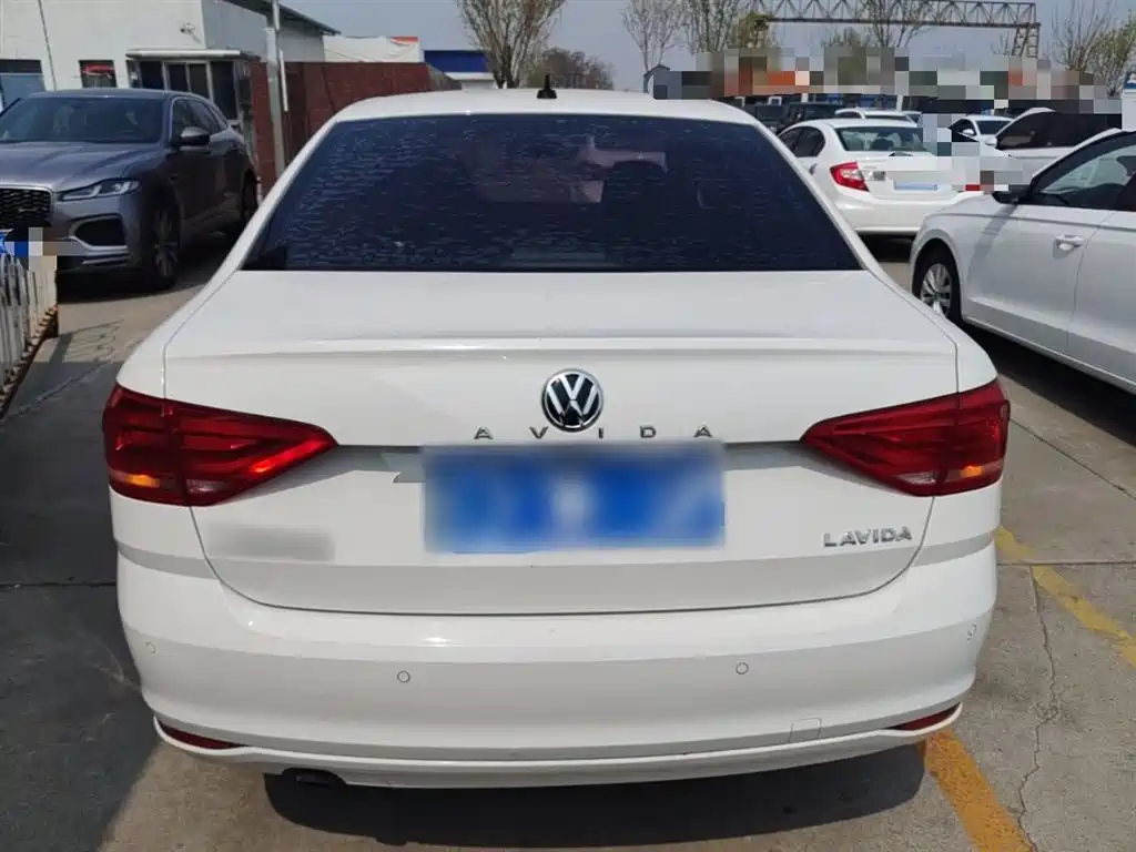 Lavida 1.6 L Auto Style