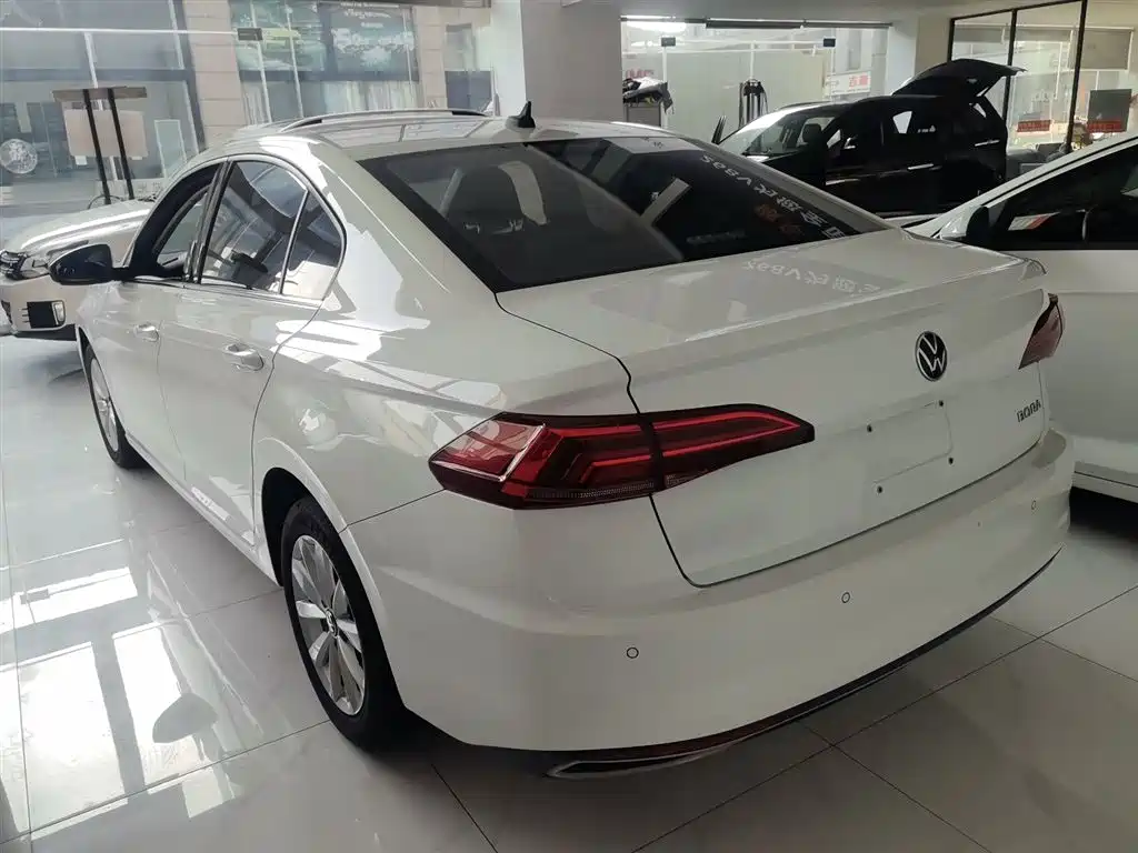 Bora 1.5 L Auto Comfort Connected