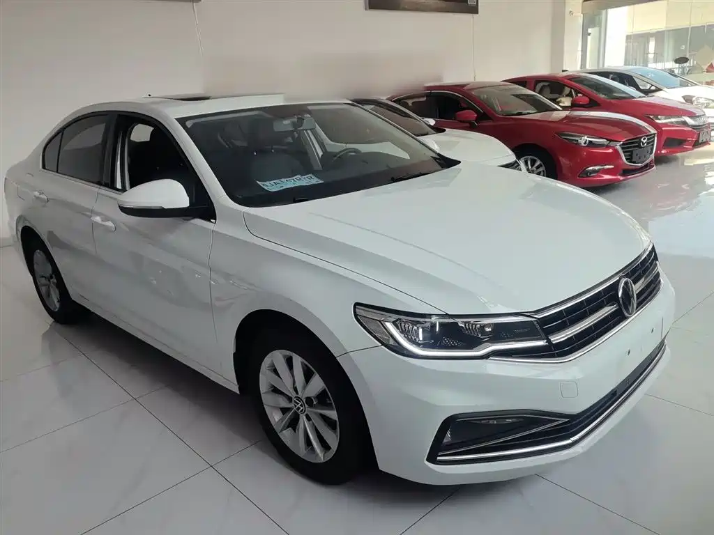 Bora 1.5 L Auto Comfort Connected