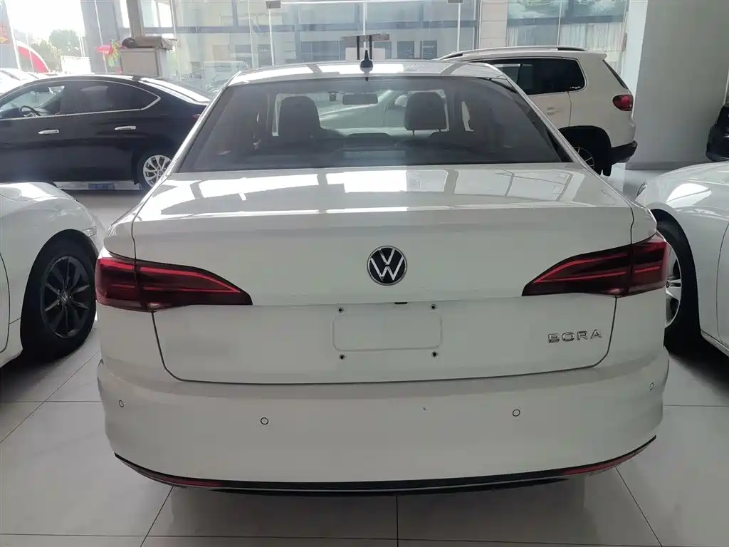 Bora 1.5 L Auto Comfort Connected