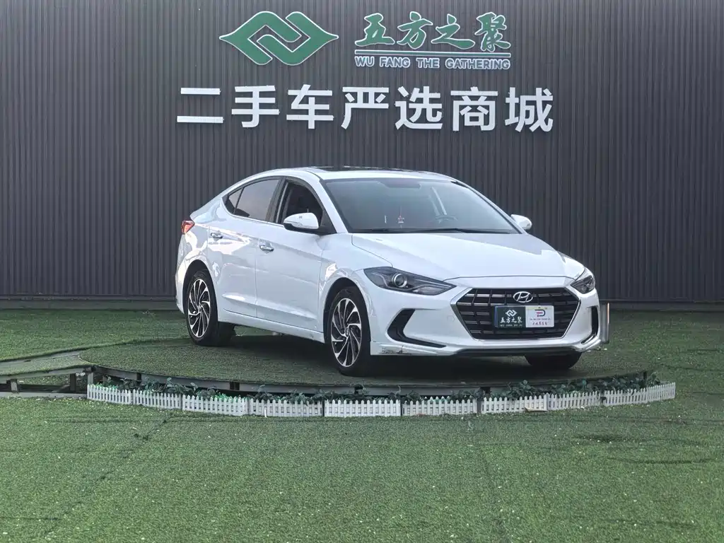 Elantra 1.5 L CVT Smart Dazzle · Elite