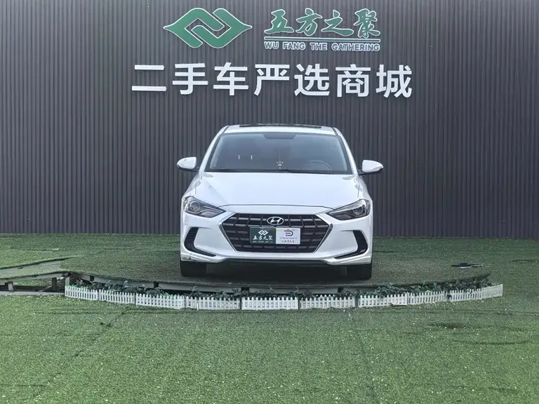 Hyundai Elantra 1.5 L CVT Smart Dazzle · Elite