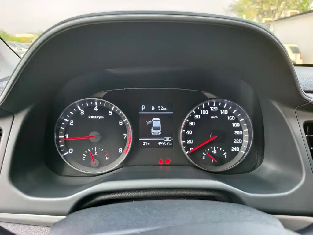 Elantra 1.5 L CVT Smart Dazzle · Elite