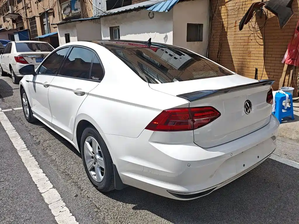 Lamando 230 TSI DSG Style