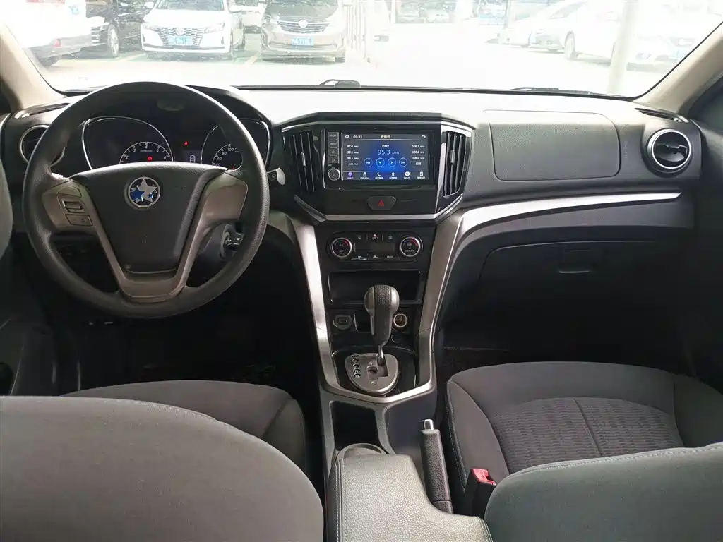 Venucia T70 启辰T70 2016款 2.0 L CVT睿趣版