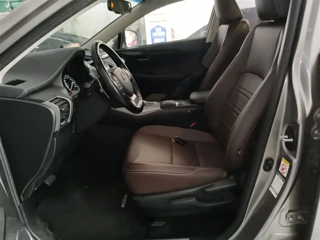 Lexus NX 200 FWD Sharp Travel