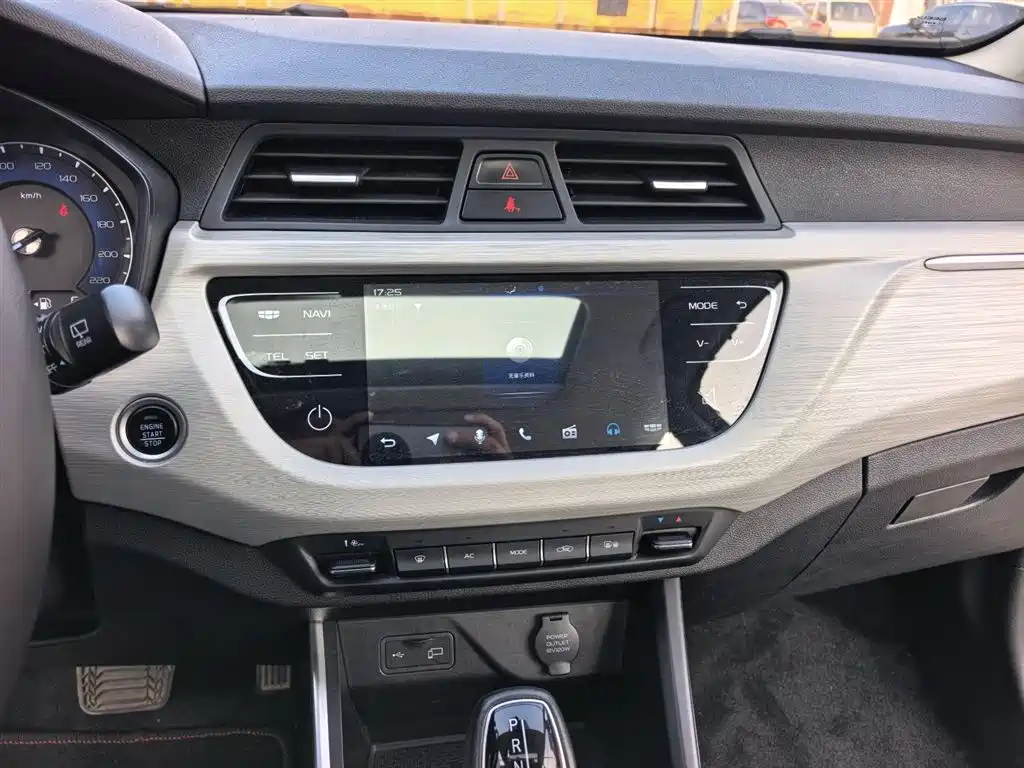 Vision X3 1.5 L CVT Distinguished