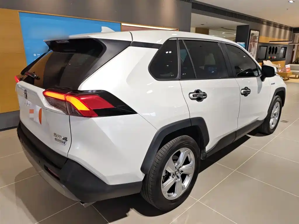 RAV4 Dual Engine 2.5 L E-CVT 2 WD Elite