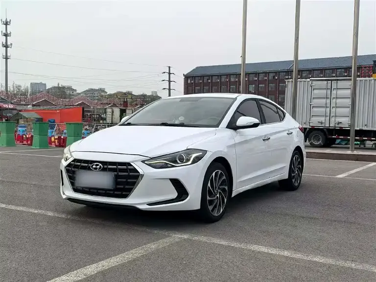 Hyundai Elantra 1.5 L CVT Smart Dazzle · Elite