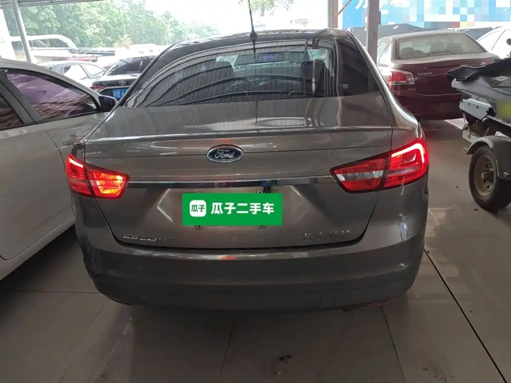 Escort 1.5 L Auto Fashion