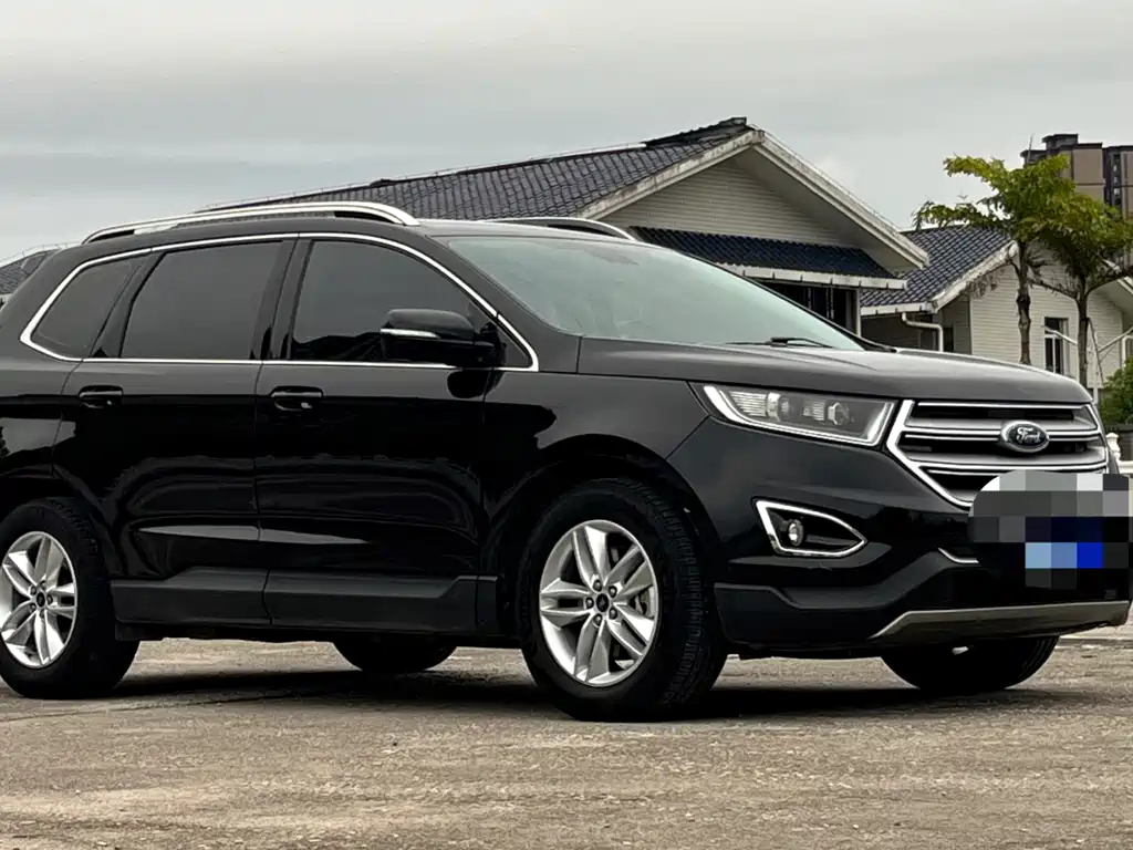 Edge EcoBoost 245 2 WD Platinum Sharp 5-seat