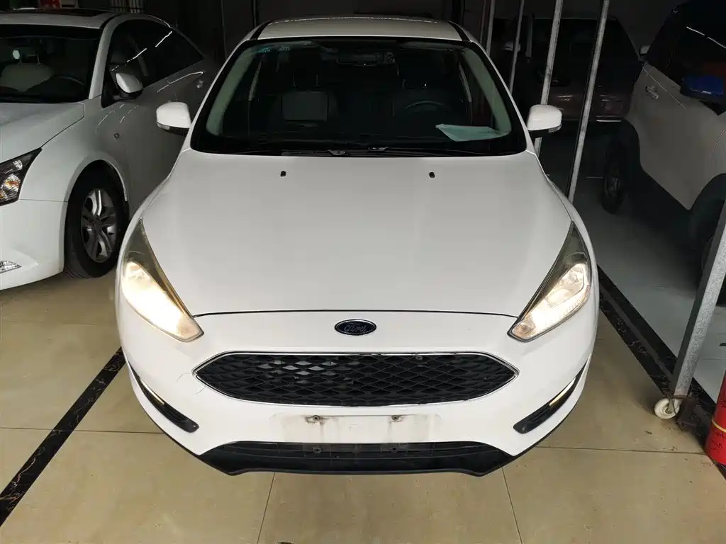 Focus Hatchback 1.6 L Auto Comfort Smart Travel