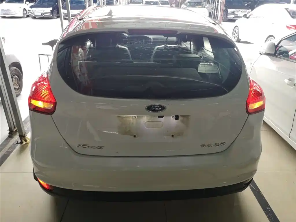 Focus Hatchback 1.6 L Auto Comfort Smart Travel