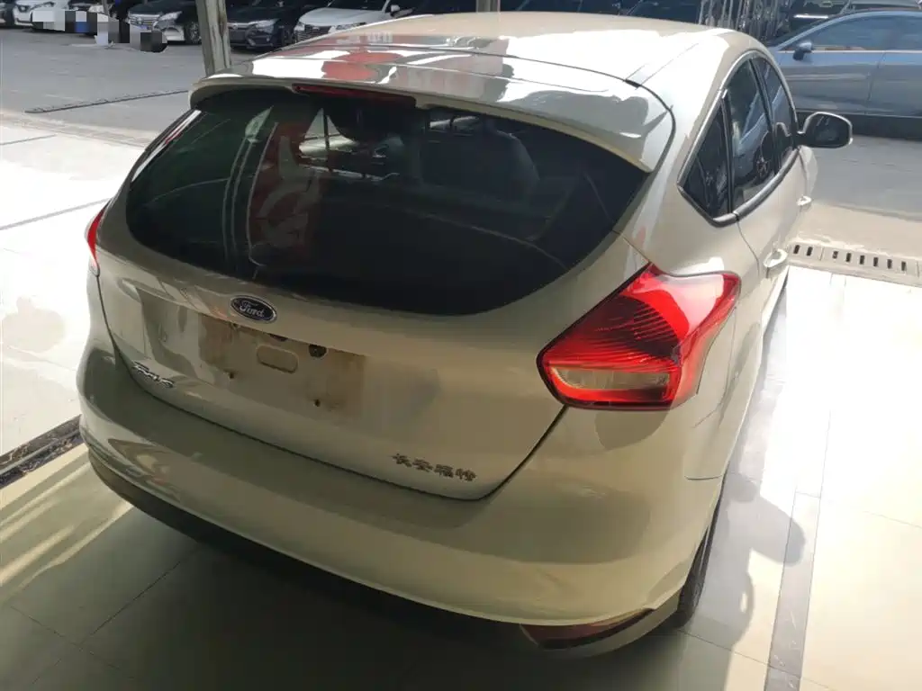 Focus Hatchback 1.6 L Auto Comfort Smart Travel