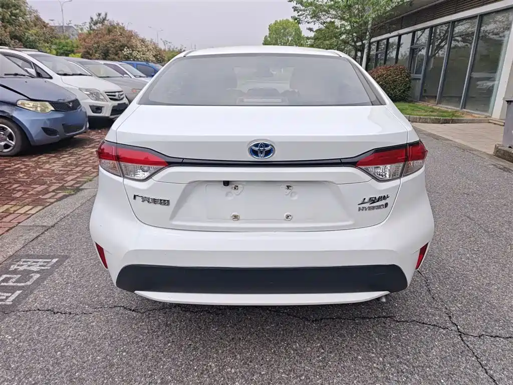 Levin Dual Engine 1.8 H E-CVT Leading