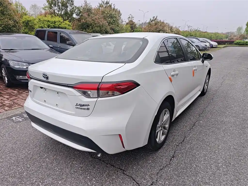 Levin Dual Engine 1.8 H E-CVT Leading