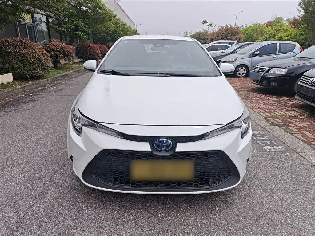 Levin Dual Engine 1.8 H E-CVT Leading