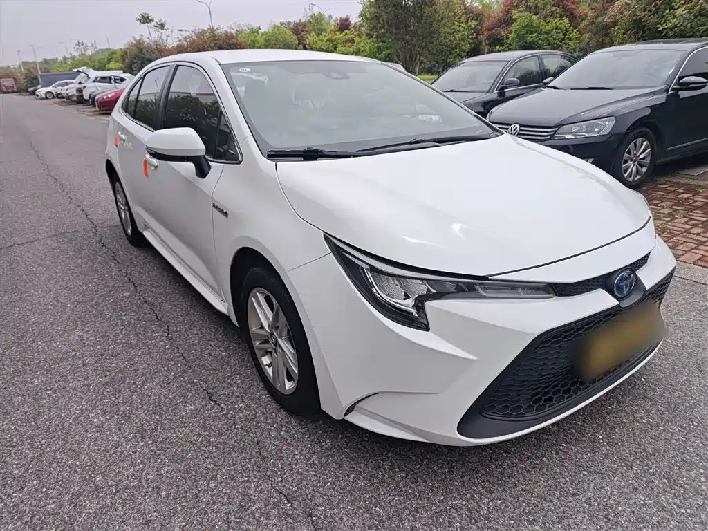 Levin Dual Engine 1.8 H E-CVT Leading