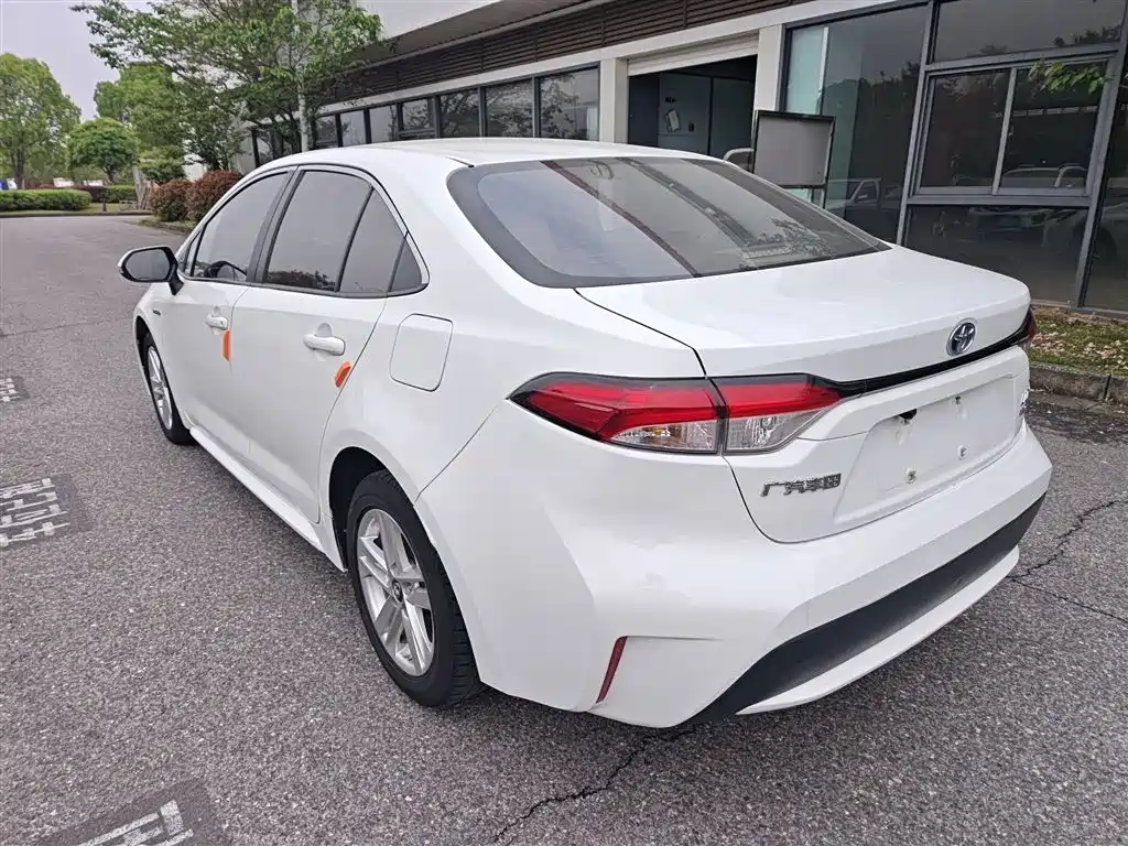 Levin Dual Engine 1.8 H E-CVT Leading