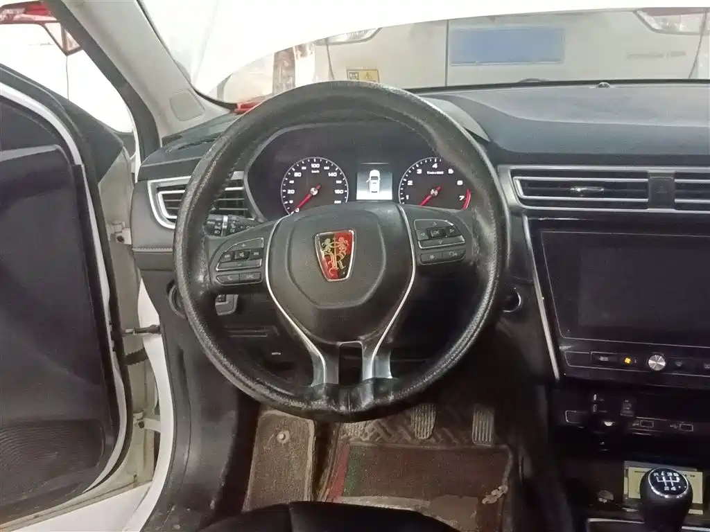 Roewe i5 1.5 L Manual 4 G Connected Leading Luxury
