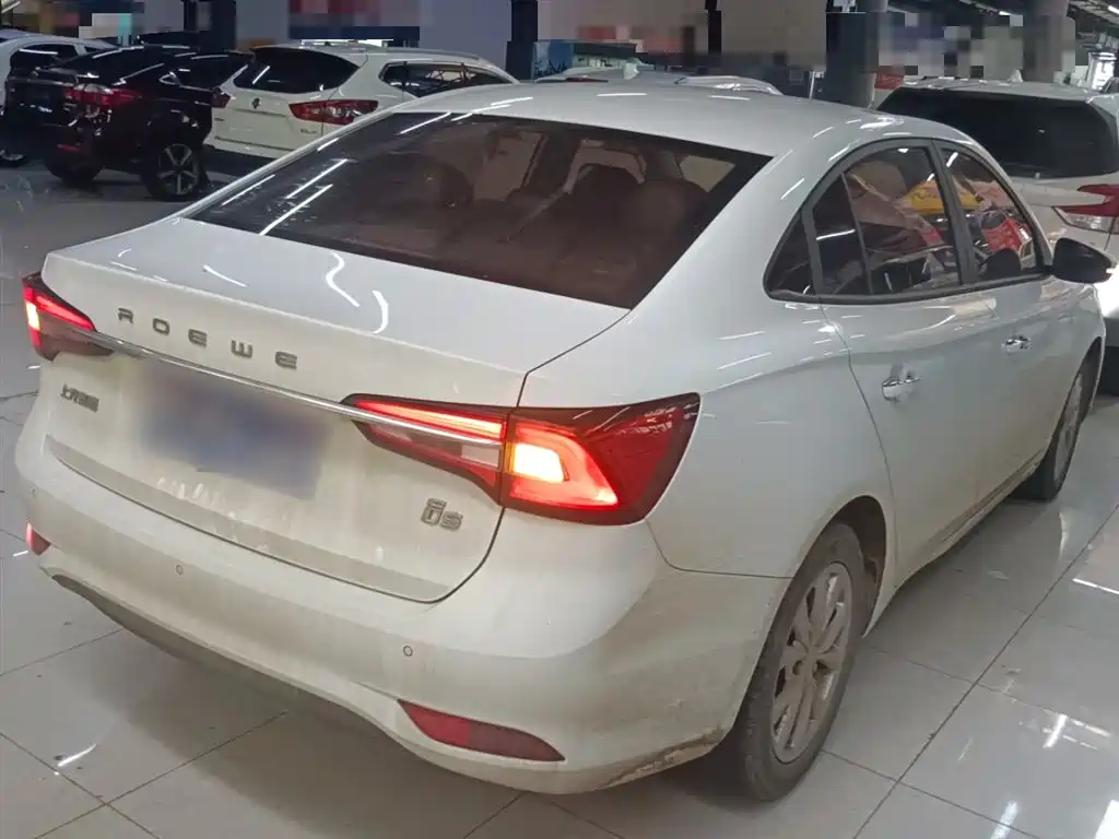 Roewe i5 1.5 L Manual 4 G Connected Leading Luxury