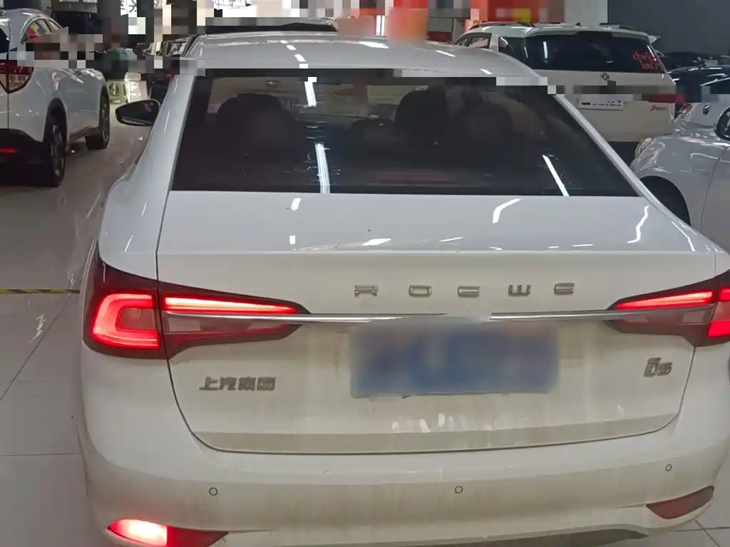 Roewe i5 1.5 L Manual 4 G Connected Leading Luxury