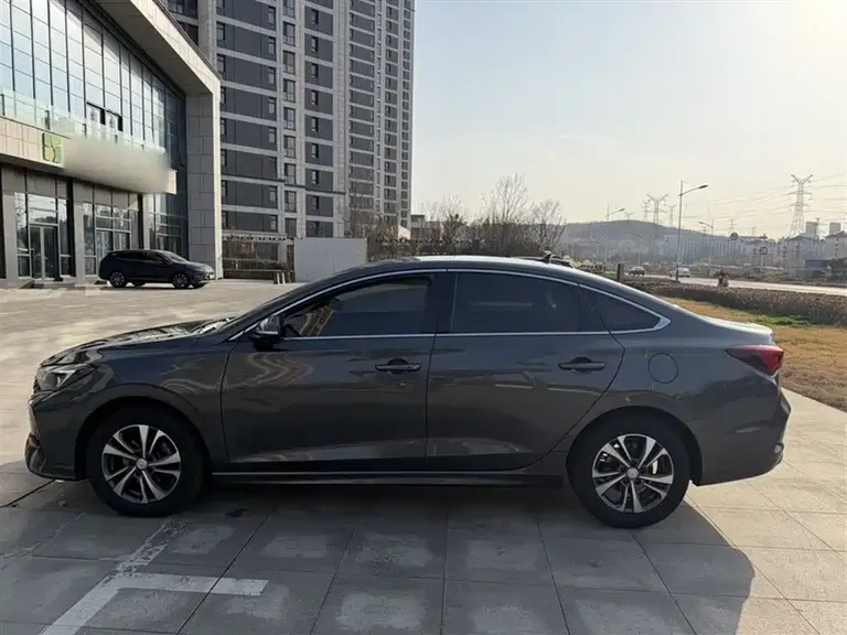Changan Eado Smooth Enjoyment PLUS Blue Whale NE 1.4 T GDI DCT Distinguished