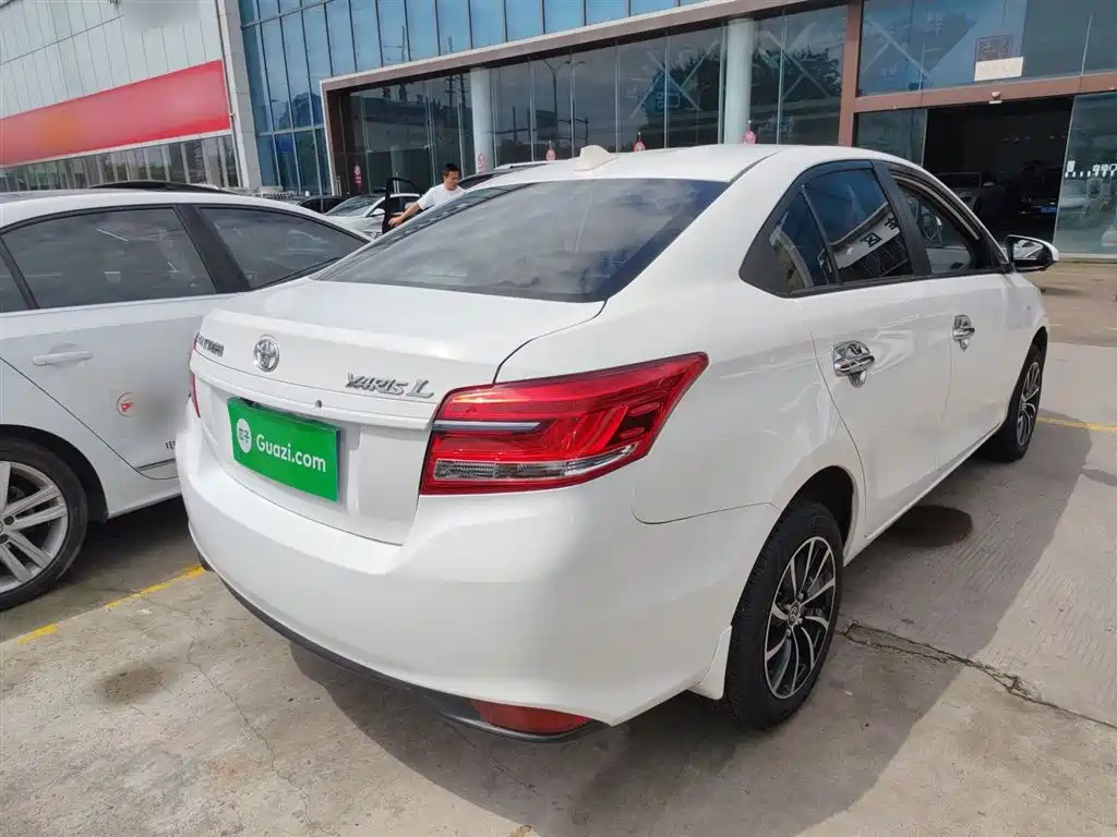 YARiS L Zhixiang 1.5 E CVT Charm Motion CN-VI
