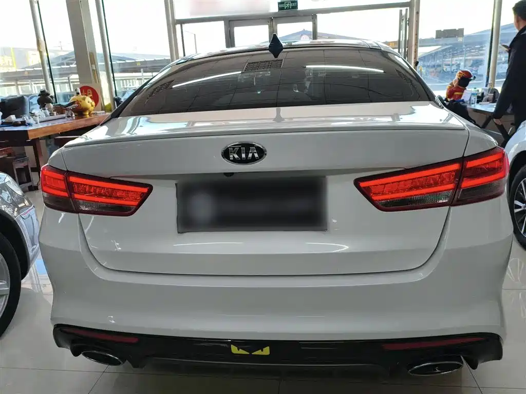 Kia K5 1.6 T Auto LUX