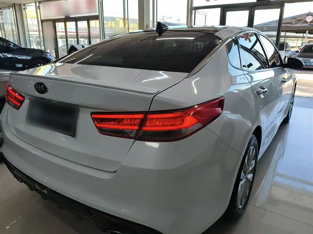 Kia K5 1.6 T Auto LUX
