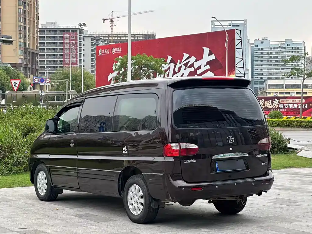 Refine 1.9 T Shuttle LWB Comfort HFC4 DB1-2 C
