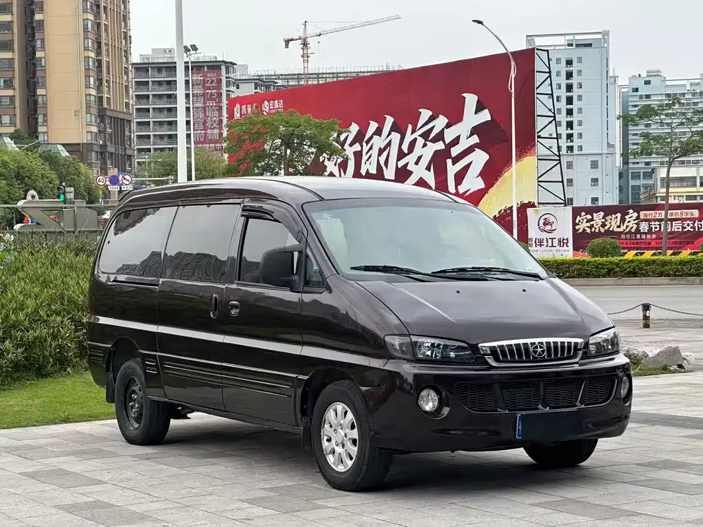 Refine 1.9 T Shuttle LWB Comfort HFC4 DB1-2 C