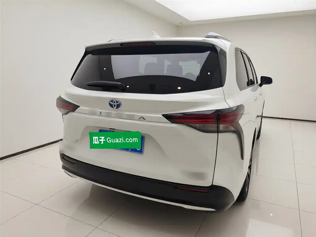 Sienna 2.5 L Hybrid Platinum