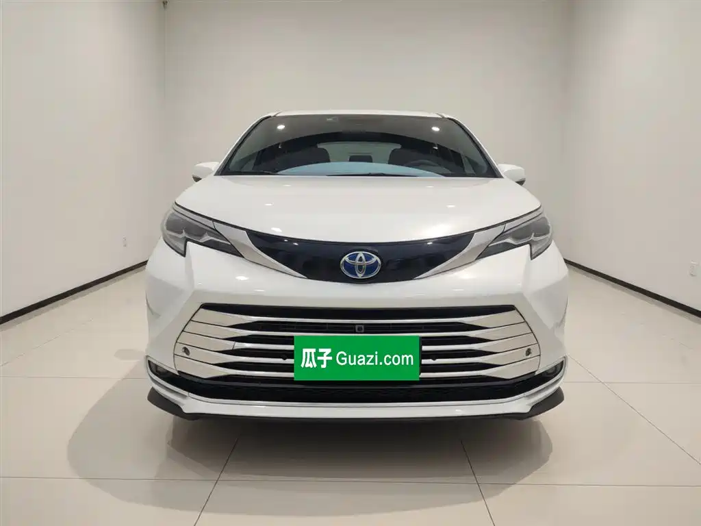 Sienna 2.5 L Hybrid Platinum