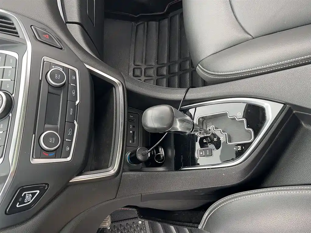 Dongfeng Fengshen AX5 1.4 T Auto Fun Enjoyment