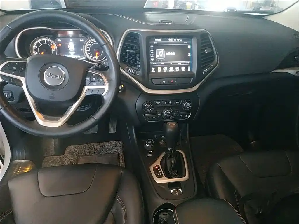 Cherokee 自由光 2016款 2.4 L 75周年致敬版