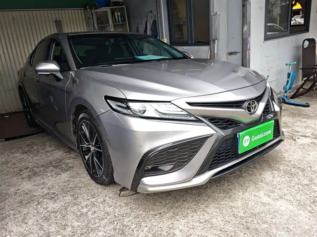 Camry 2.5 S Sharp Style