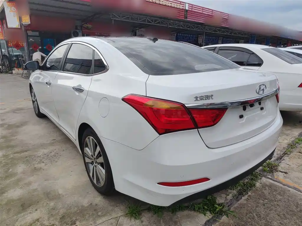 Mistra 1.8 L Auto Distinguished DLX