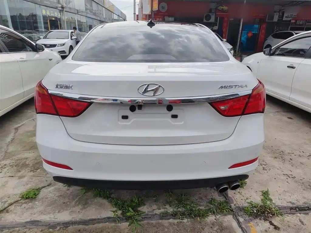 Mistra 1.8 L Auto Distinguished DLX