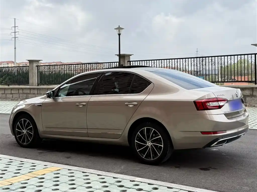 Octavia TSI280 DSG Luxury
