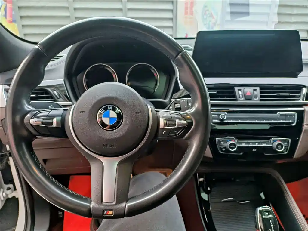 BMW X2 sDrive25 i Leading M Sport Package